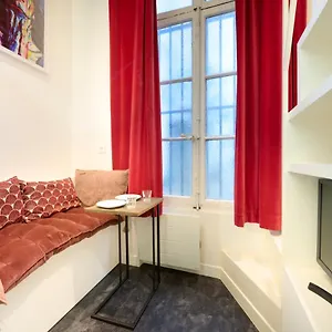 amazing-studio-2p-place-saint-georges-martyrs-apartment.fr-paris.fr/